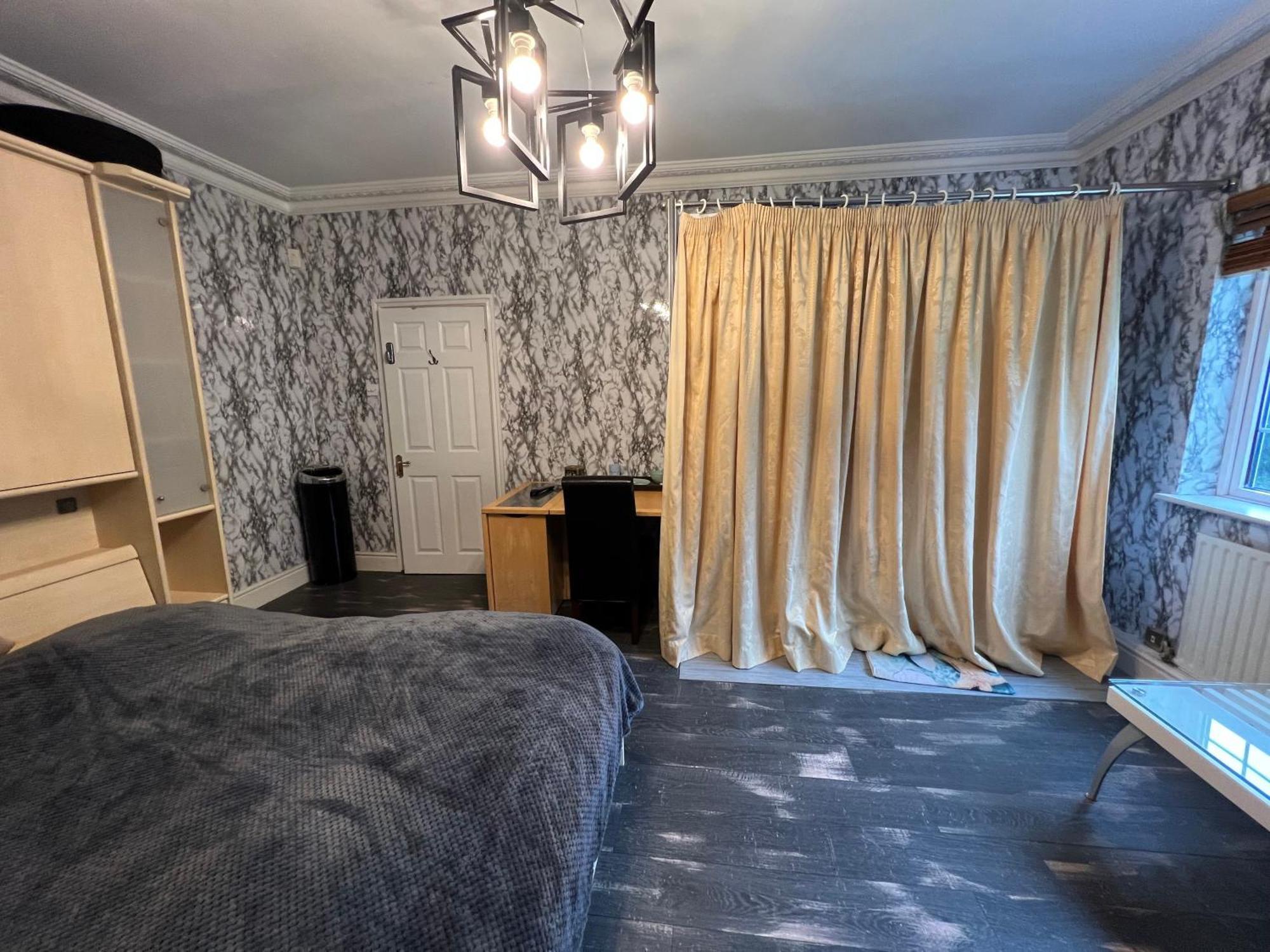 The Caduceus- Residence Чертсі Екстер'єр фото